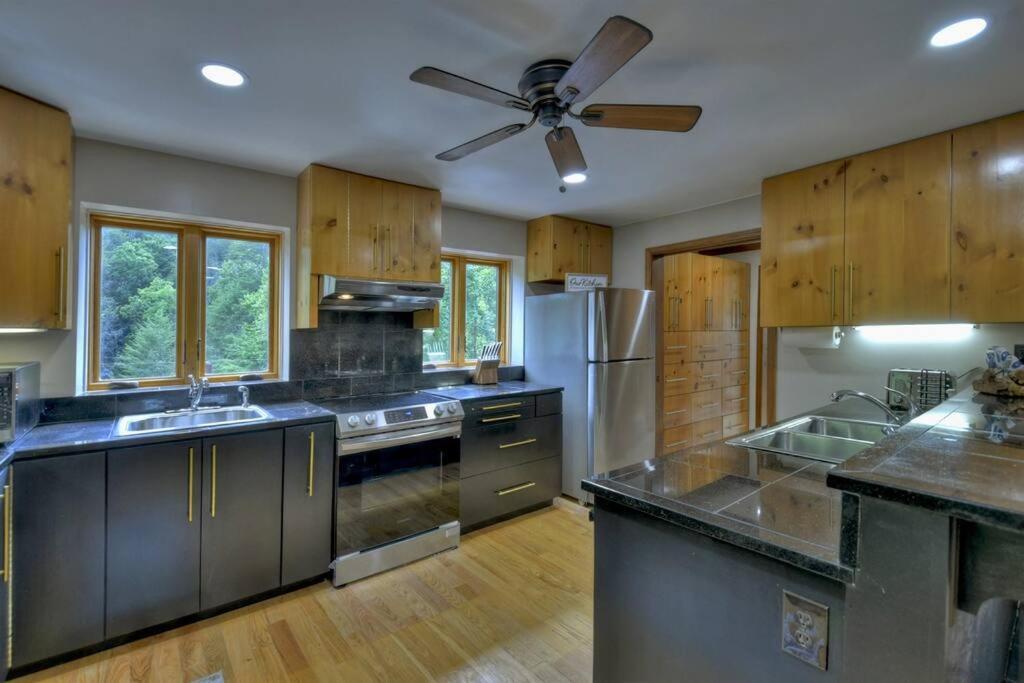 The Chariot - Creek Front With Hottub, Fire Pits, Billiards, Ev Charger - Sandalwood Stays Блу-Ридж Экстерьер фото