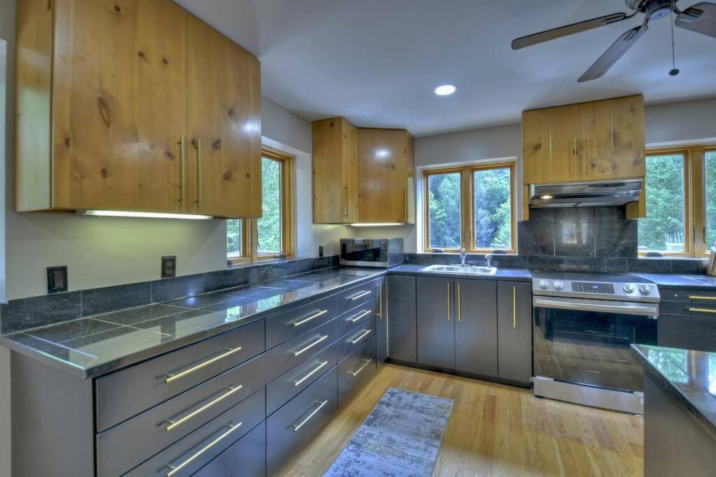The Chariot - Creek Front With Hottub, Fire Pits, Billiards, Ev Charger - Sandalwood Stays Блу-Ридж Экстерьер фото